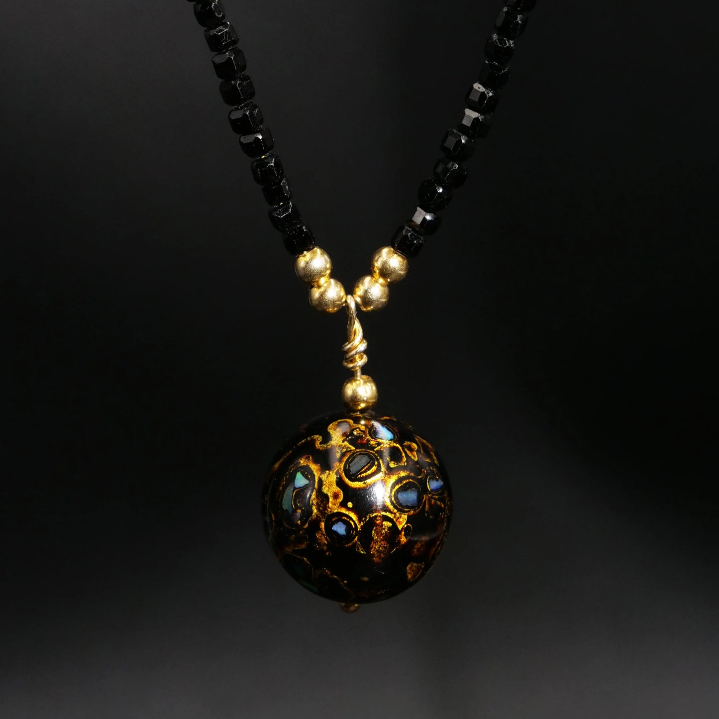 "Black Lacquer Beads Refined Copper Gold-Plated Pendant Necklace for Women"