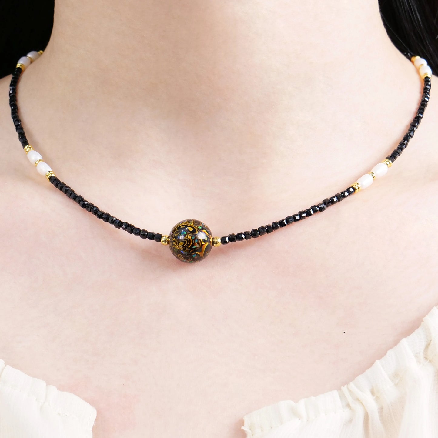 "Black Gold Lacquer Bead Women's Beaded Necklace with Copper Plating"