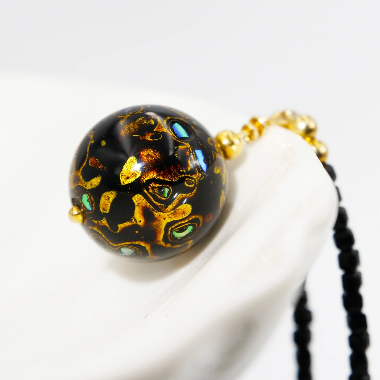 "Black Lacquer Beads Refined Copper Gold-Plated Pendant Necklace for Women"