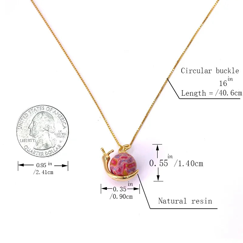 "Colored Pink Beads Snail Pendant Necklace with High-Quality Gold Lacquered Wood Beads"