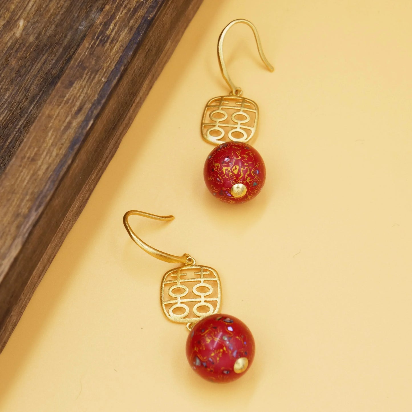 Chinese red gold lacquer beads, copper electric gold-plated high-grade earrings