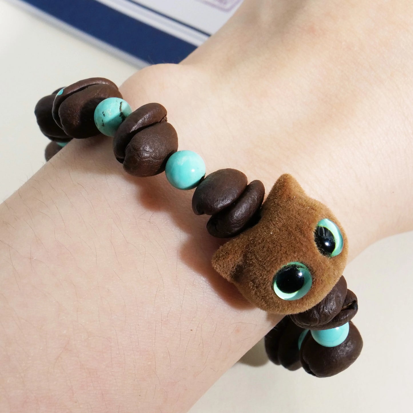 Cute cat shape coffee beans woven blue bracelet, refreshing to talk about the aroma of coffee beans