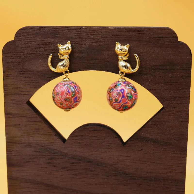 Pink lacquer bead cat earrings, copper electric gold plated, gold line temperament high-grade earrings