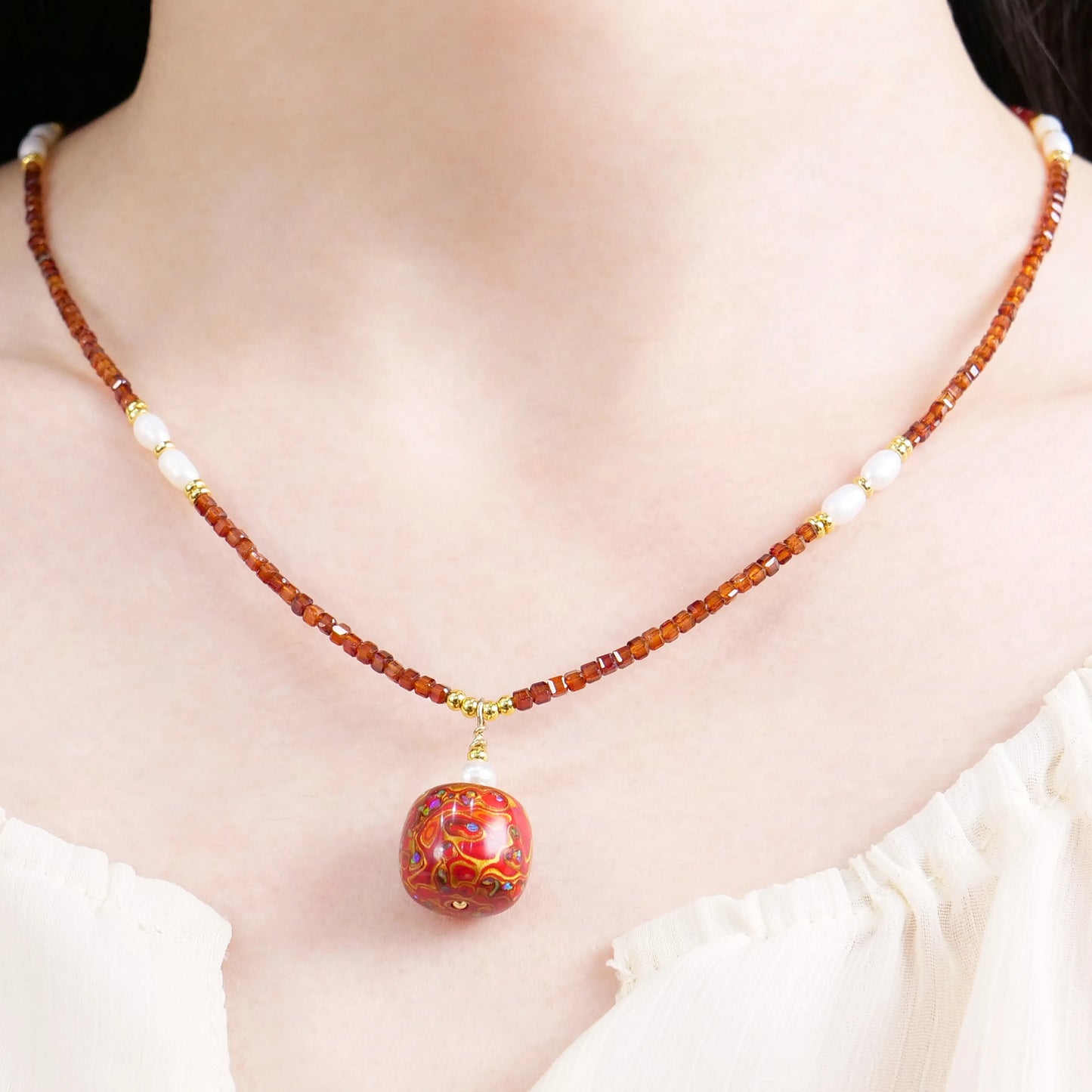 Scarlet lacquer beads Light luxury with high quality copper gilding, lacquer art, lacquer wood beads, women's beaded necklace