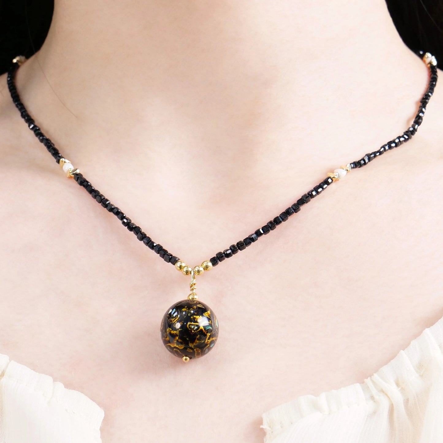 "Black Lacquer Beads Refined Copper Gold-Plated Pendant Necklace for Women"